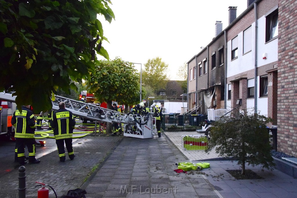 Feuer 2 Vollbrand Reihenhaus Roggendorf Berrischstr P211.JPG - Miklos Laubert